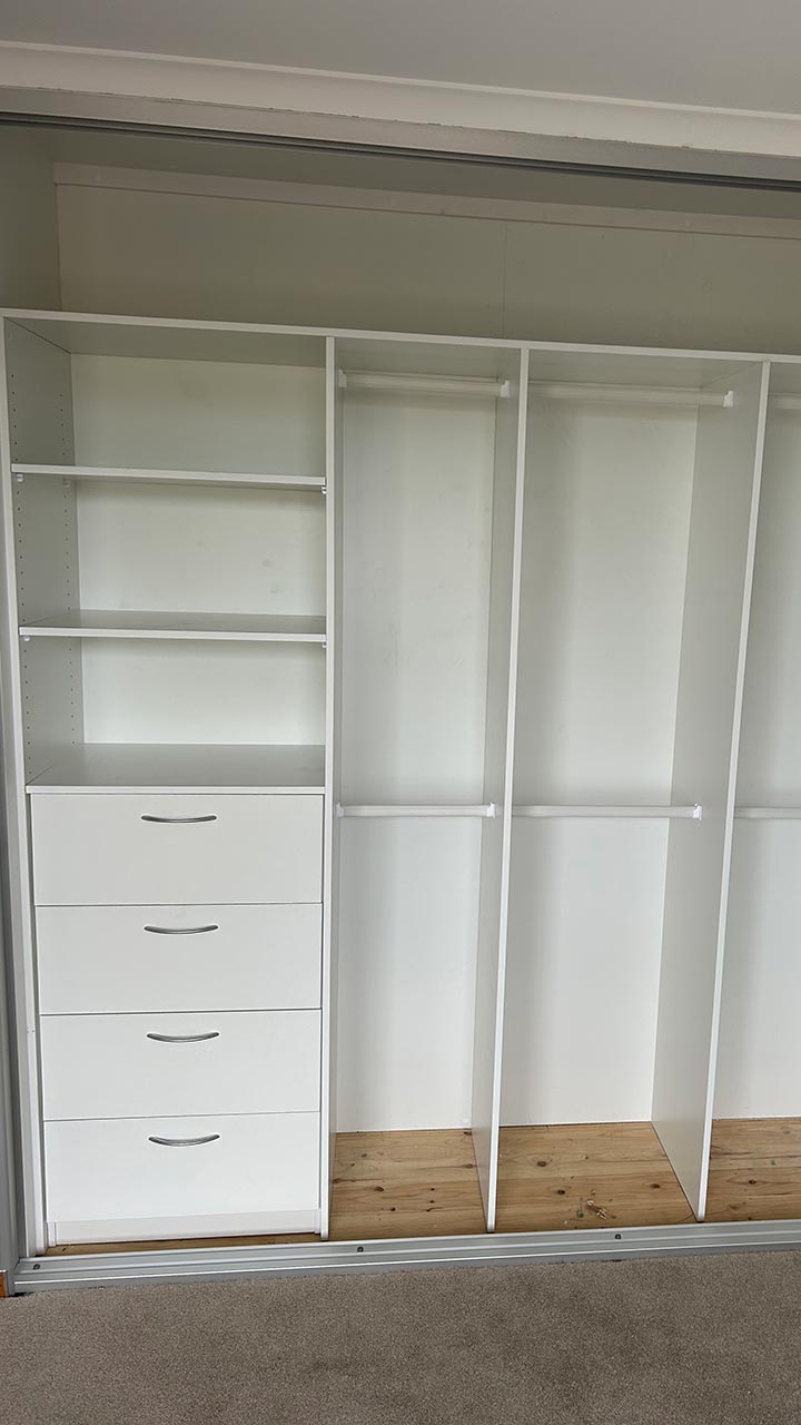 Built-in wardrobe with shelving, drawers and panelled sliding doors by Thomo's Home Improvements